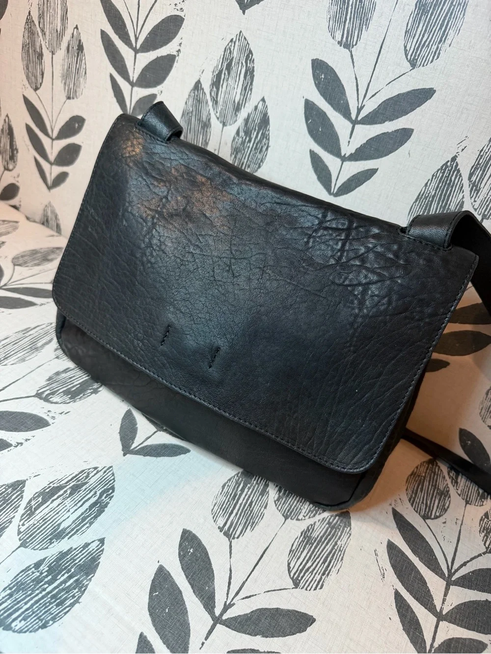Max On Collection genuine leather messenger bag made in Italy.